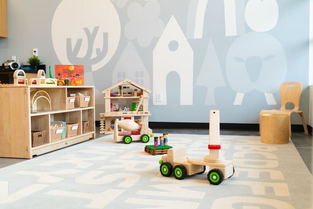 بچه ها به مهدکودک بازمیگردند، حتی اگر والدین در خانه بمانند. 3 1000x 1 1